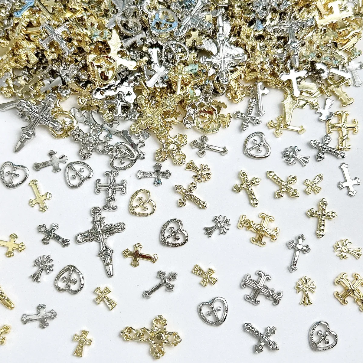 Breloques pour ongles en alliage, cœurs et croix