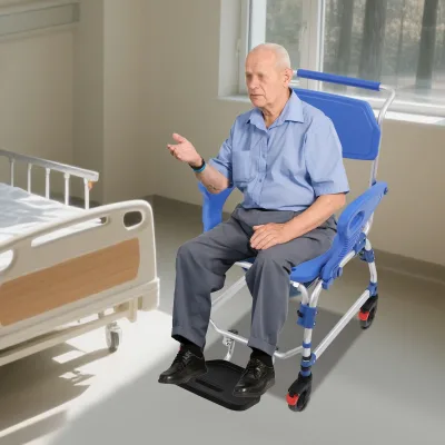 Chaise de toilette à roulettes et freins – image 3